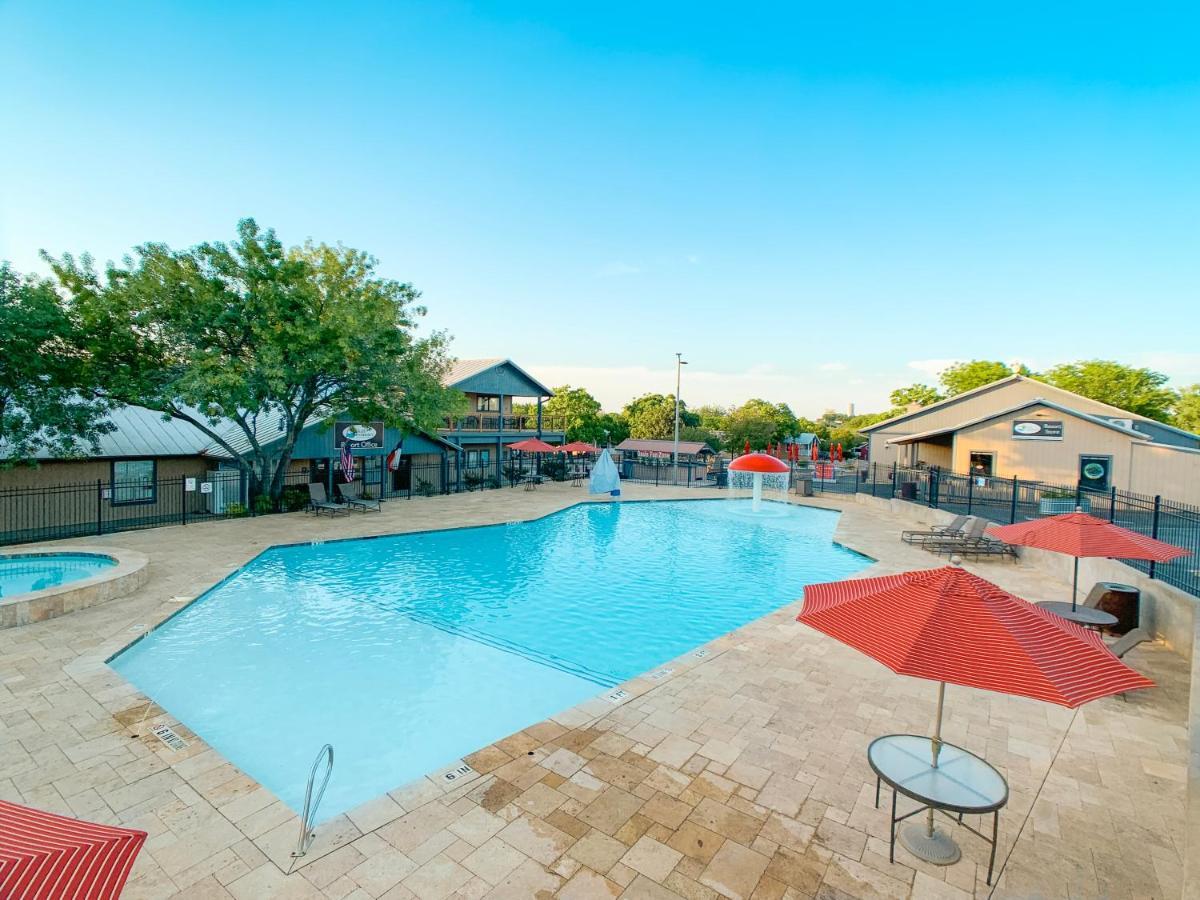 Sun Retreats Texas Hill Country Hotel นิวบราวน์เฟลส์ ภายนอก รูปภาพ