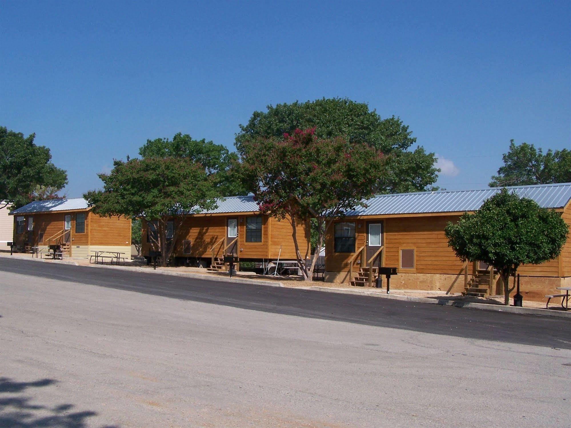 Sun Retreats Texas Hill Country Hotel นิวบราวน์เฟลส์ ภายนอก รูปภาพ